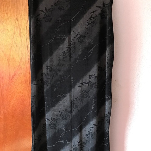 ❗️SOLD‼️1x Silver, Grey, and Black Long Skirt - Picture 3 of 4
